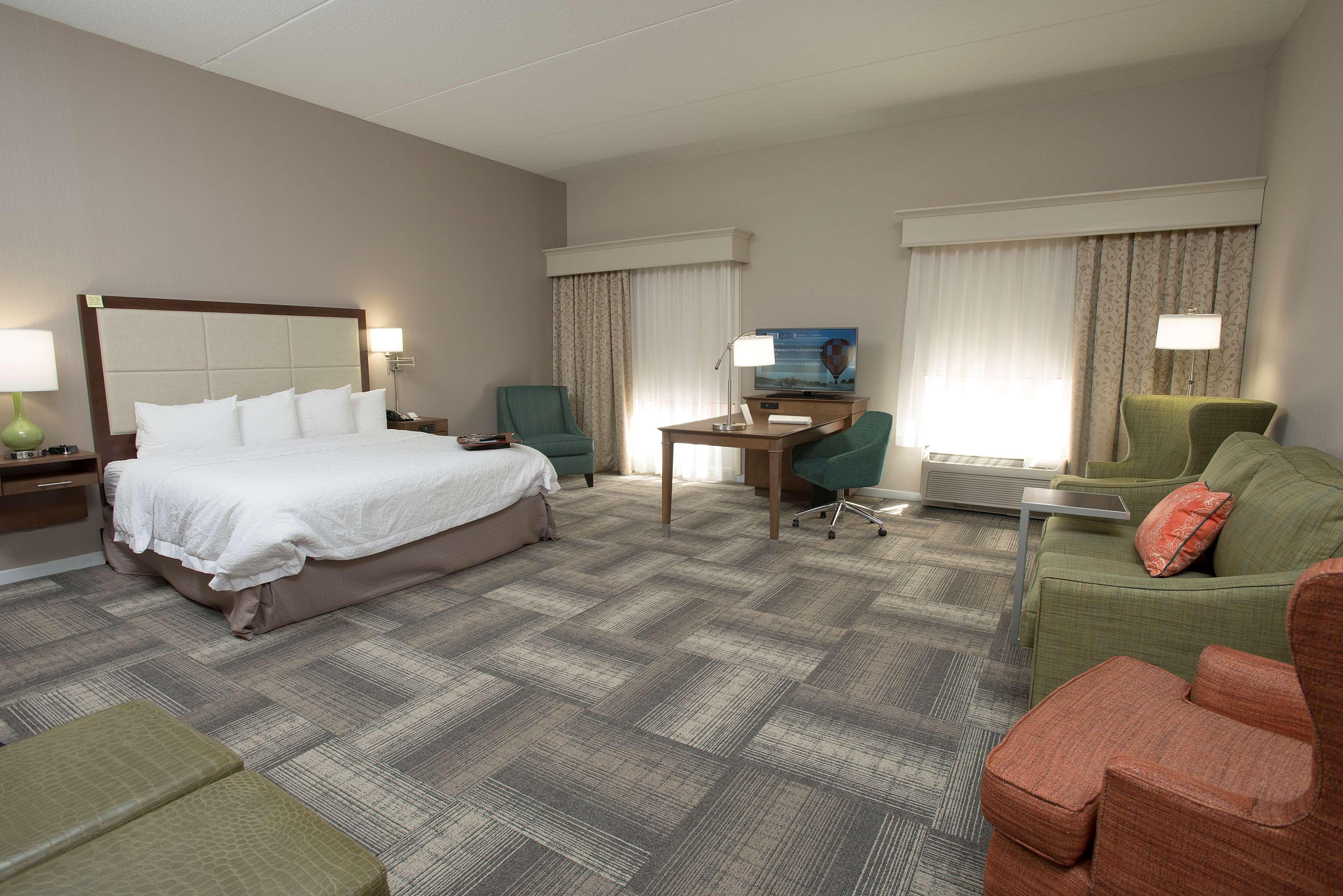 Hampton Inn & Suites Cincinnati-Union Centre West Chester Exterior photo