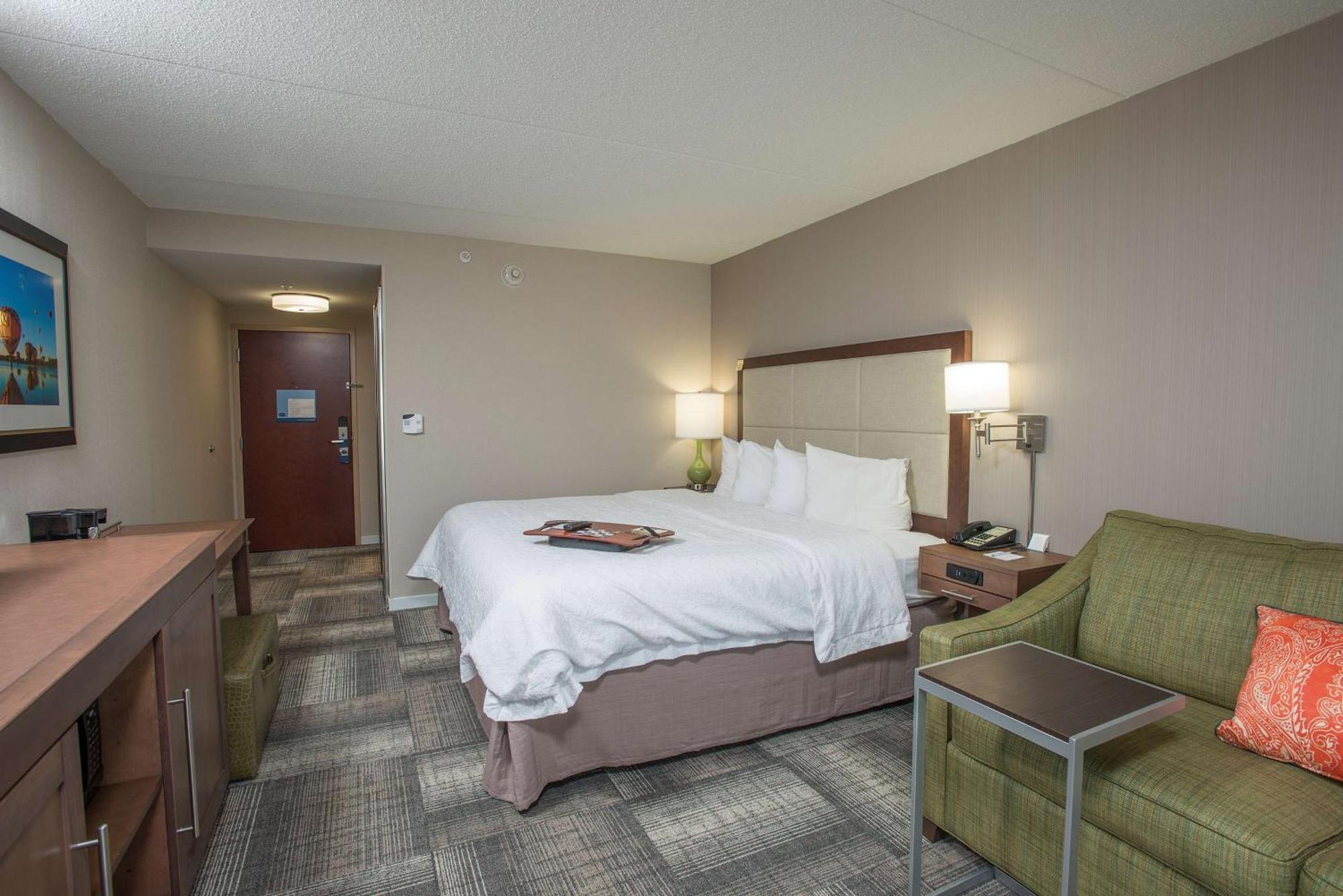 Hampton Inn & Suites Cincinnati-Union Centre West Chester Exterior photo