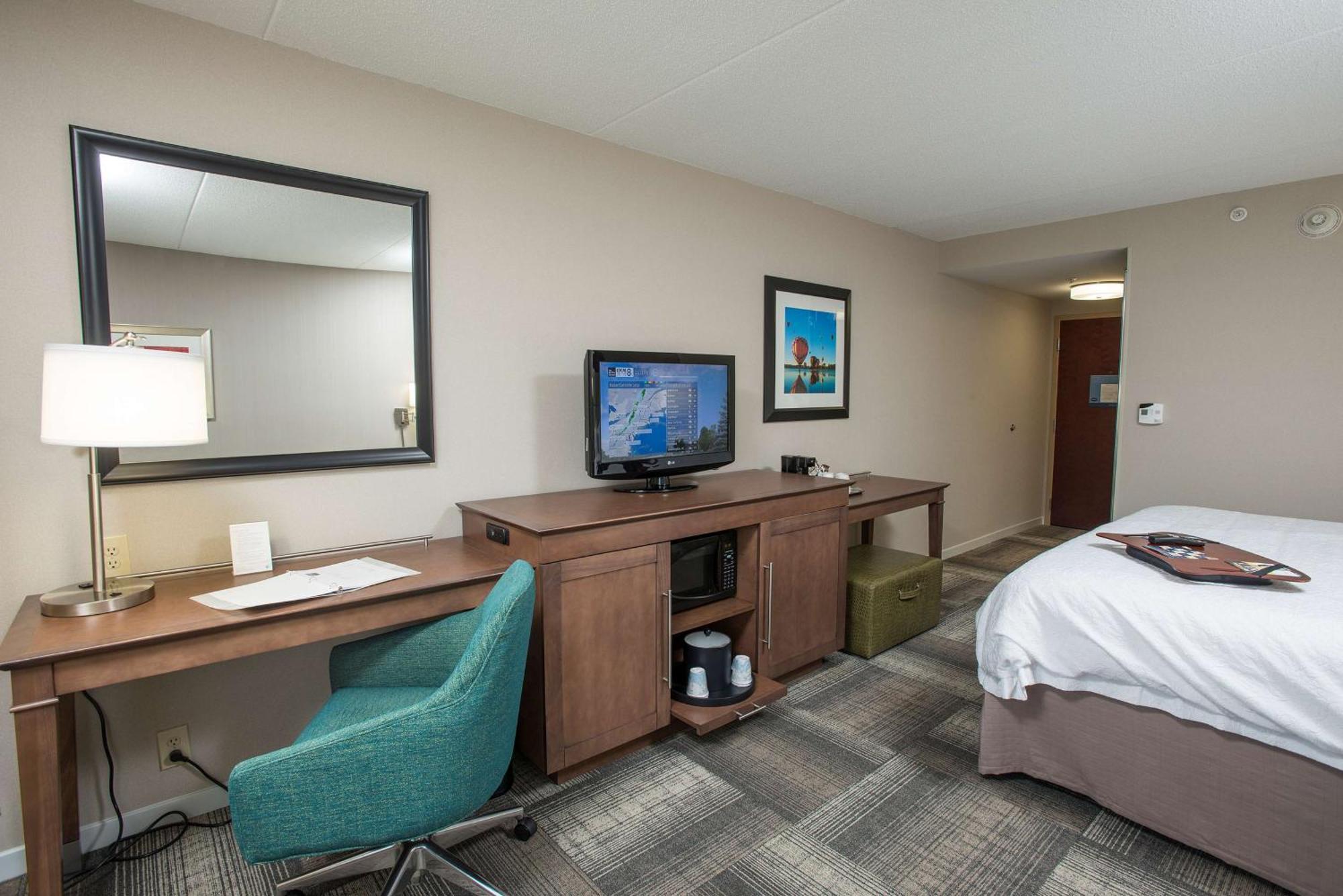 Hampton Inn & Suites Cincinnati-Union Centre West Chester Exterior photo