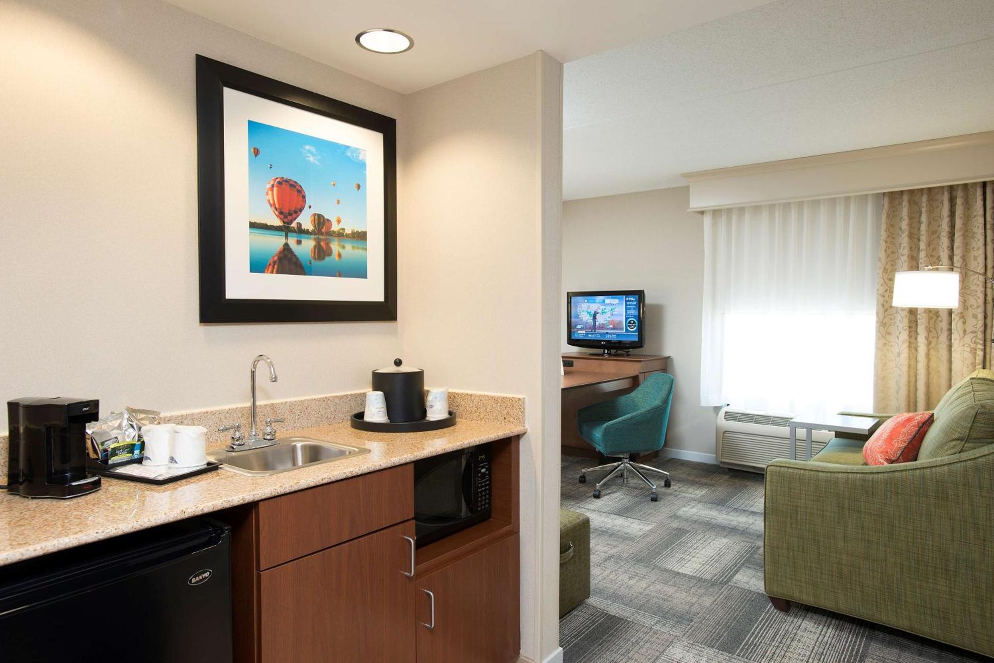 Hampton Inn & Suites Cincinnati-Union Centre West Chester Exterior photo