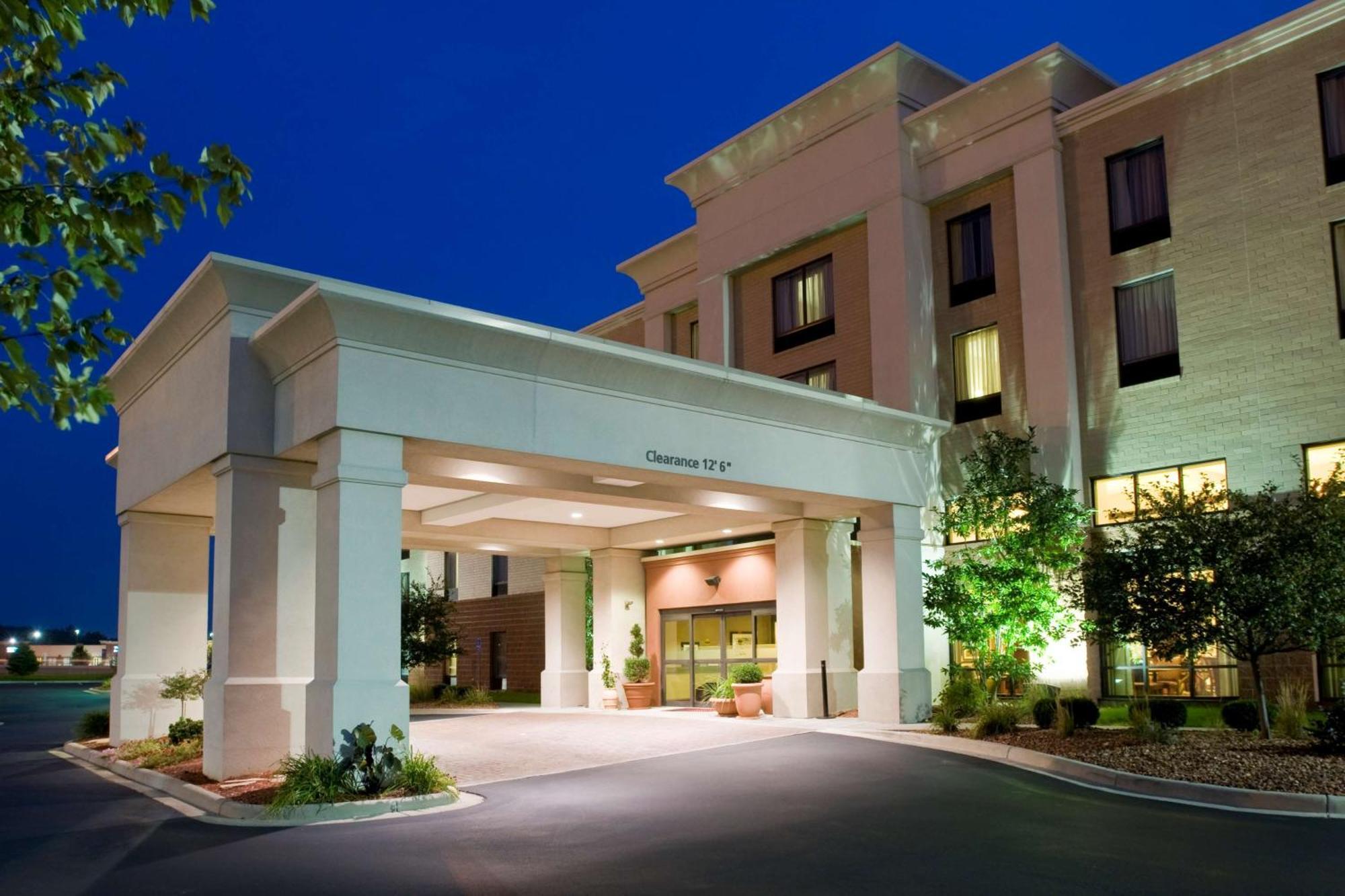 Hampton Inn & Suites Cincinnati-Union Centre West Chester Exterior photo