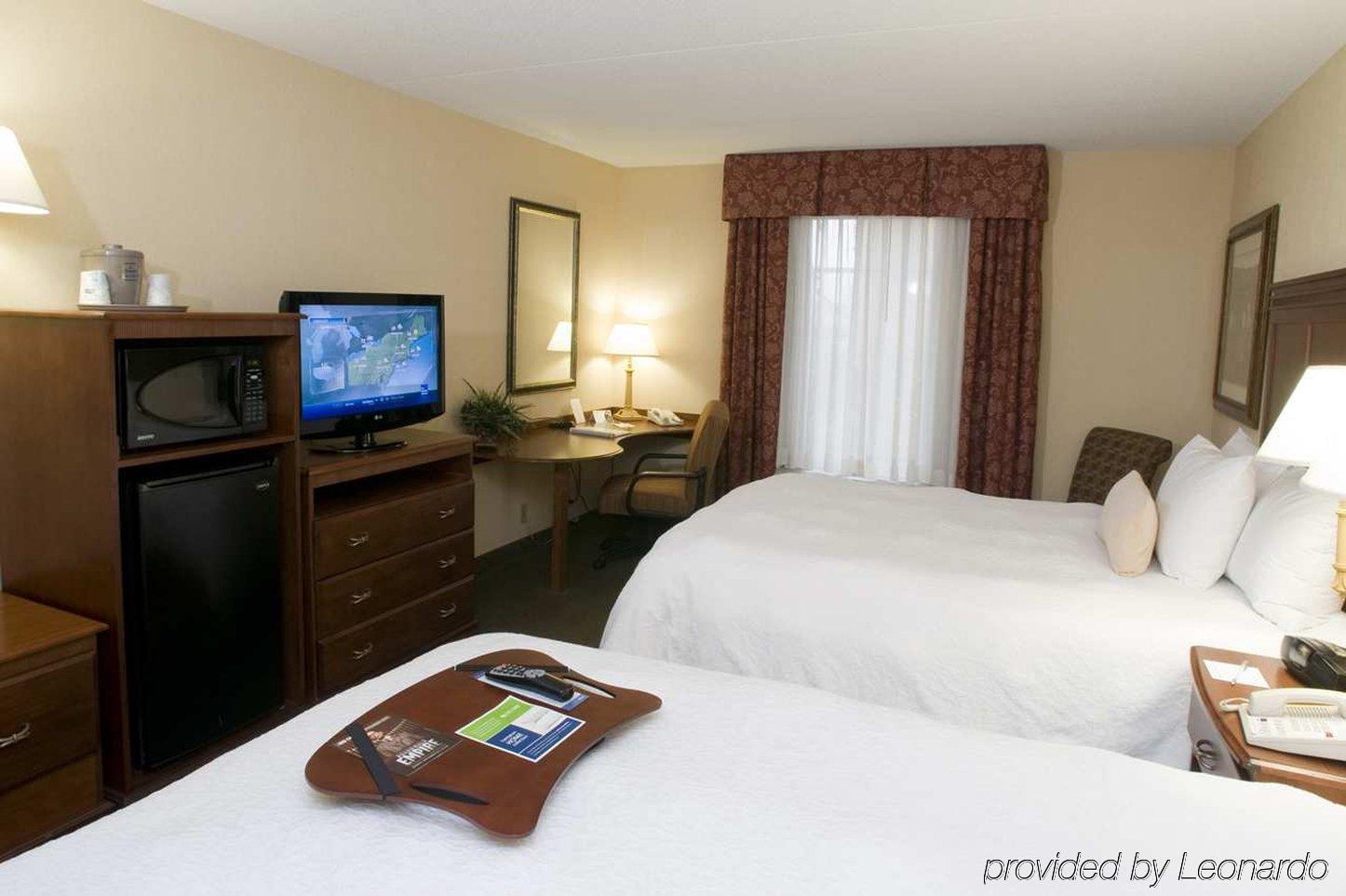 Hampton Inn & Suites Cincinnati-Union Centre West Chester Room photo